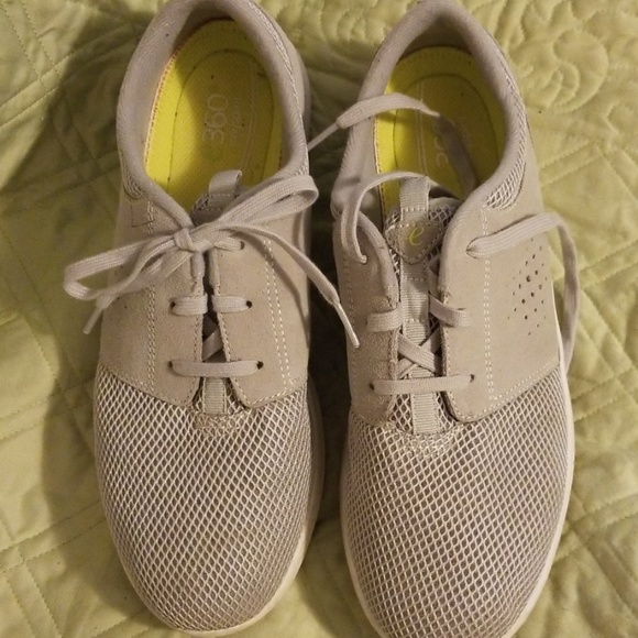 easy spirit sneakers 360